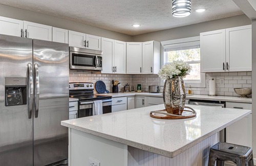 Fountain Square Cottage | Downtown Indianapolis Home ~ 3 Mi to Canal Walk!