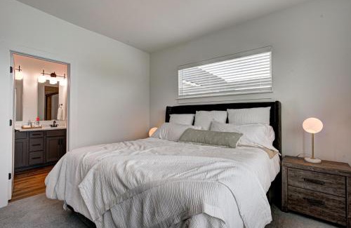 Indianapolis House | Downtown Indy 1 Miles Modern Stylish 3BR Rooftop home Sleeps 6