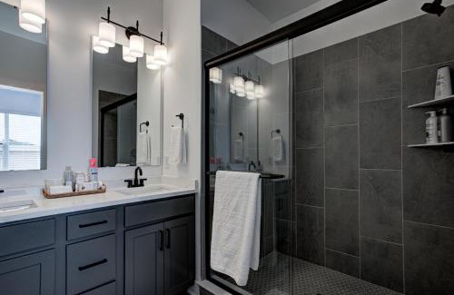 Indianapolis House | Downtown Indy 1 Miles Modern Stylish 3BR Rooftop home Sleeps 6