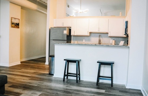 Mile Square Apartment | Downtown Indy 1BR - Skywalk to Convention Ctr.