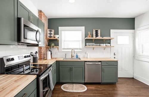 Holy Cross House | Downtown Indy 4BR/2BA Home 1 mile to Bottleworks!