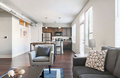 Mile Square Apartment | Downtown Indy Retreat | 3 Units, Parking, Sleeps 18