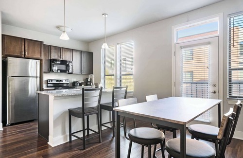 Mile Square Apartment | Downtown Indy Retreat | 3 Units, Parking, Sleeps 18