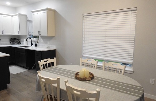 Mann House | Downtown Iowa City - Brand New Luxury Stay