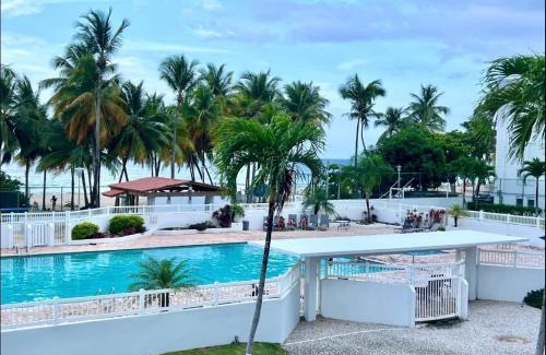 Isla Verde Apartment | Downtown Isla Verde Beachfront Apartment with Pool and Parking