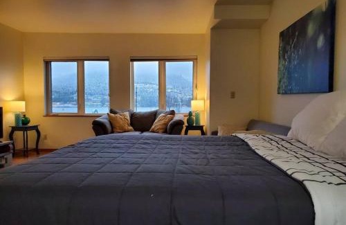 Downtown Juneau Apartment | Downtown Juneau Gem: 1BR Apt with Stunning Views!