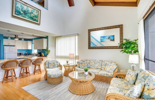 Historic Kailua Village Condo | Downtown Kailua-Kona Condo w/Pool & Views