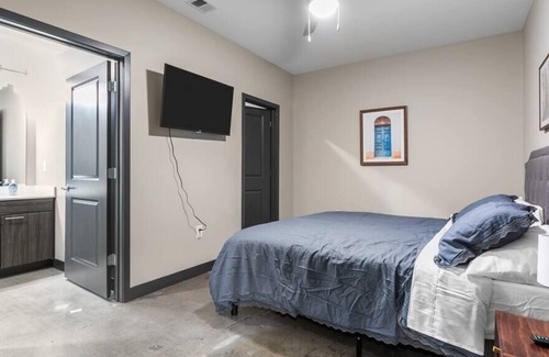 Downtown Kansas City Apartment | Downtown KC 2 Bedroom 2 Bath Stunning City View