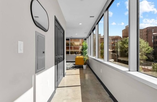 Downtown Kansas City Apartment | Downtown KC Corner Studio King Bed Fantastic Views