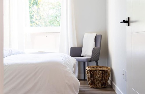 North End Apartment | Downtown Kelowna Modern Spacious Oasis + Mountain View