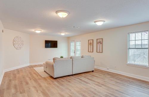 Clear Lake Shores Apartment | Downtown Kemah Rental about 3 Blocks to Boardwalk!