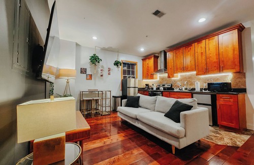 Midtown Village Apartment | Downtown/King Bed/2 En-Suite Bathrooms/65"TV