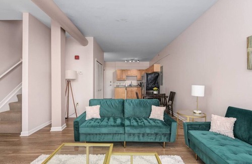 Downtown Cleveland Apartment | Downtown King Loft | Free Parking