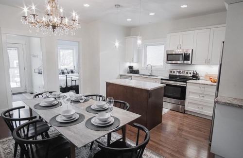 West Edmonton House | DOWNTOWN KINGBED 4Br FIREPLACE BIKELANE