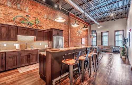 Historic Downtown La Crosse Apartment | Downtown La Crosse Modern Flat