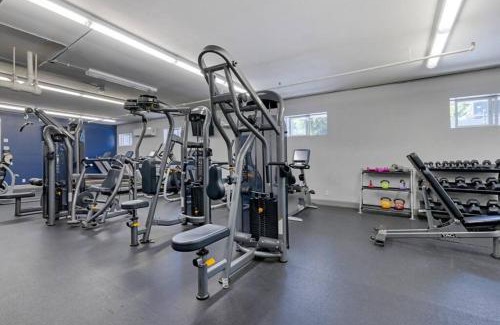 Los Angeles Apartment | Downtown LA - Mamba Suite - Free Indoor Parking!