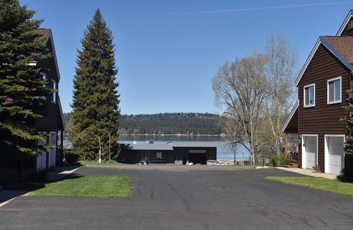 McCall House | Downtown Lakeview Villa Townhome: Walk to Lake and Downtown, Lakeview Balcony