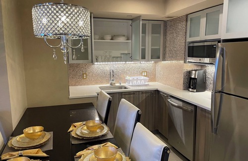 Las Vegas Resort | Downtown Las Vegasn2 Bedroom Luxury CondonUse our Time Share explore Vegasn
