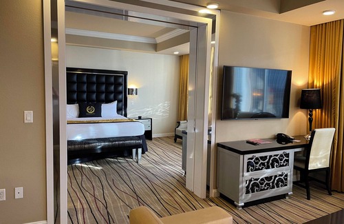 Las Vegas Resort | Downtown Las Vegasn2 Bedroom Luxury CondonUse our Time Share explore Vegasn