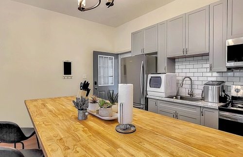 Lehighton Apartment | Downtown Lehighton bnb! 5min drive to Jim Thorpe!