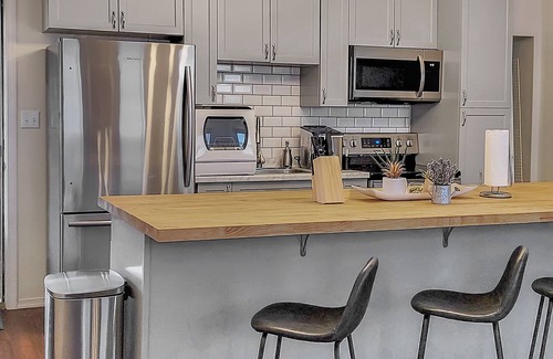 Lehighton Apartment | Downtown Lehighton bnb! 5min drive to Jim Thorpe!