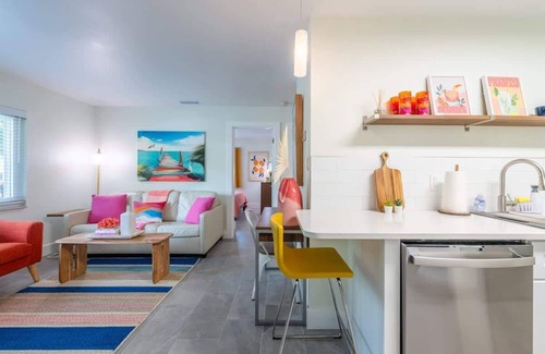 Gillespie Park House | Downtown Living, Steps to Parks, Newly Furnished