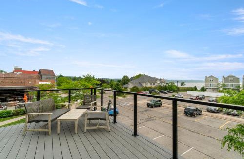 Boyne City House | Downtown Loft 45 Slip Walk To Lake & Dining