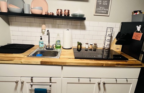 Southwest Raleigh Apartment | Downtown loft apt—mins from NCSU & Pullen Park!
