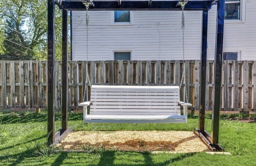Southwest Raleigh Apartment | Downtown loft apt—mins from NCSU & Pullen Park!