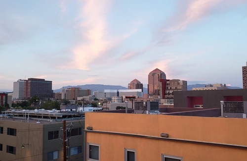 Raynolds Addition House | Downtown Loft Available for You! Coffee Included!