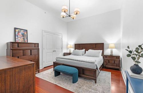 Historic District - North Apartment | Downtown Loft- Steps away from Plant Riverside!