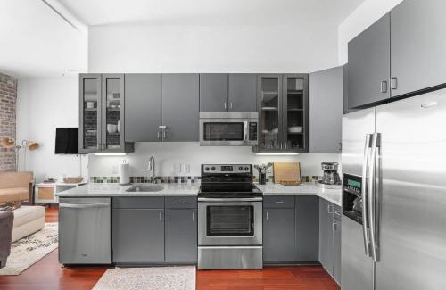 Historic District - North Apartment | Downtown Loft- Steps away from Plant Riverside!