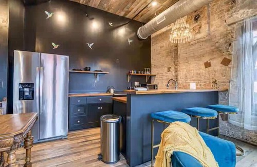 Downtown Springfield Apartment | Downtown Loft! Walk to Everything!