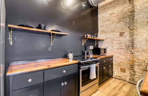 Downtown Springfield Apartment | Downtown Loft! Walk to Everything!