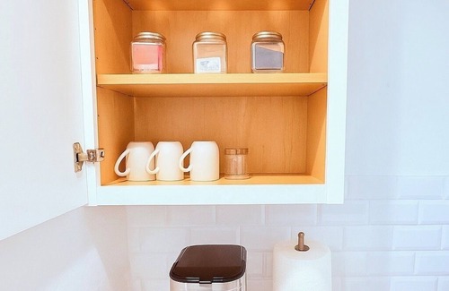 Globe Apartment | Downtown Loft, Wi-Fi, Pet Friendly, Walk to Cafes, Remote Work Ready, Laundry