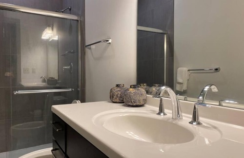 Quality Hill Apartment | Downtown Loft with Skyline View