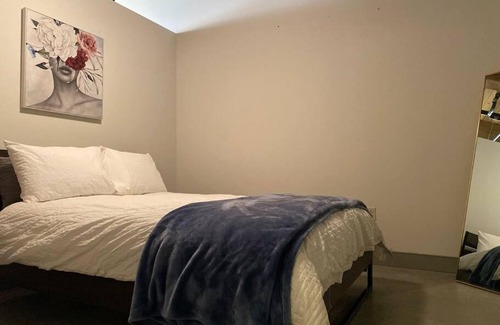 Quality Hill Apartment | Downtown Loft with Skyline View