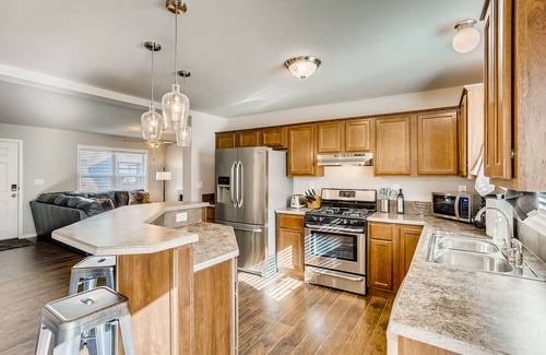 Glenwood Springs House | Downtown Lookout Base - A Family Friendly Home