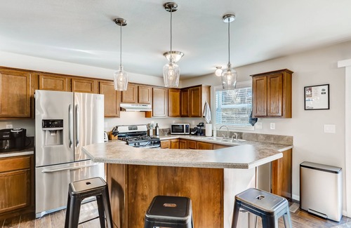 Glenwood Springs House | Downtown Lookout Base - A Family Friendly Home