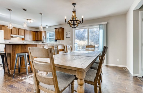 Glenwood Springs House | Downtown Lookout Base - A Family Friendly Home