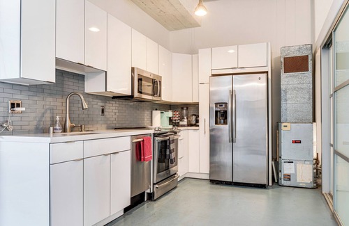 Historic Core Condo | Downtown Los Angeles Condo w/Rooftop Pool Access