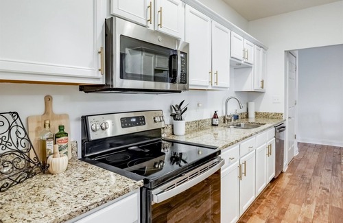 Downtown Louisville Condo | Downtown Louisville Condo, King Bed, Updated Kitchen and Bath- Free Parking