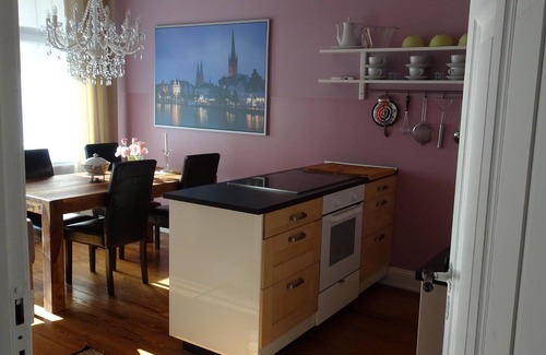 Lubeck City Centre Apartment | Downtown, Lübeck, ground floor, turn of the century, old town, fireplace, WiFi, parking lot
