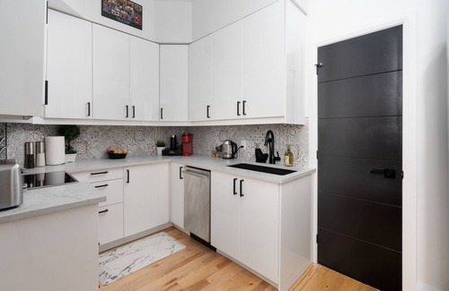 Plateau Mont Royal Condo | Downtown Luxe: Metro, King Bed, Parking, Sleeps 6