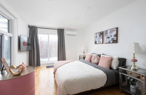 Plateau Mont Royal Apartment | Downtown Luxe: Metro, King Bed, Parking, Sleeps 6