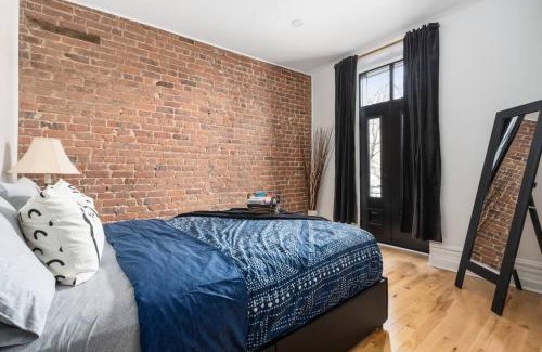 Plateau Mont Royal Apartment | Downtown Luxe: Metro, King Bed, Parking, Sleeps 6