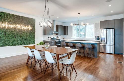 North Nashville House | Downtown Luxury - 10 Beds & Free Parking