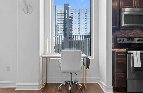 Waller Creek District Apartment | Downtown | Luxury 1BD Apt. | Pool | Gym | Great Views
