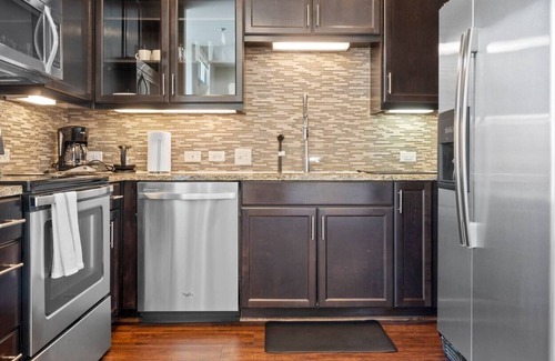 Waller Creek District Apartment | Downtown | Luxury 1BD Apt. | Pool | Gym | Great Views