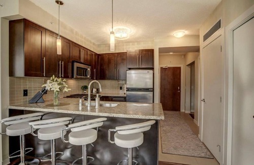North End Condo | Downtown Luxury Accommodations steps to the Pool and Beach . Heart of Kelowna